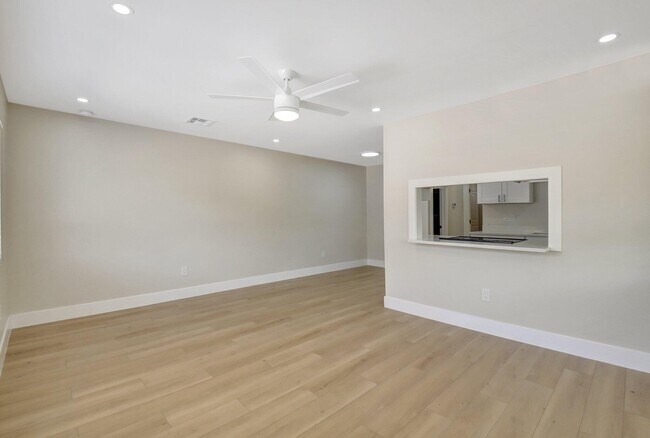 Foto del edificio - 310 N M St