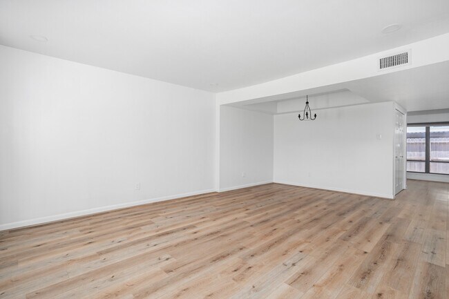 Foto del edificio - 10331 Longmont Dr