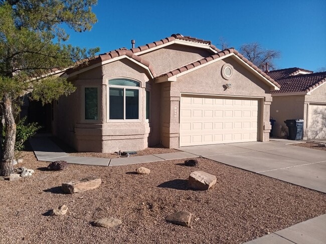 Building Photo - 3 Bedroom, 2 Bathroom Home! Schedule a Showing Today!