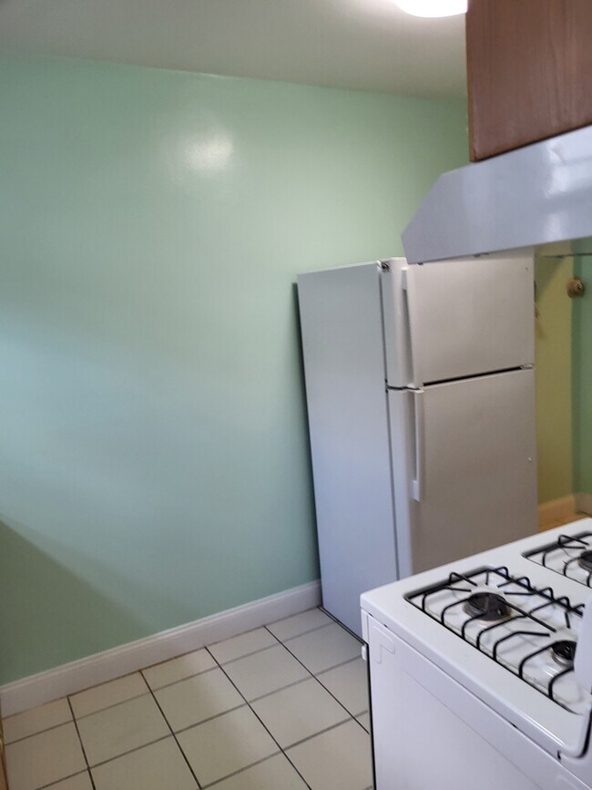 7009 D Kitchen/DR entry - 7009 McCallum St