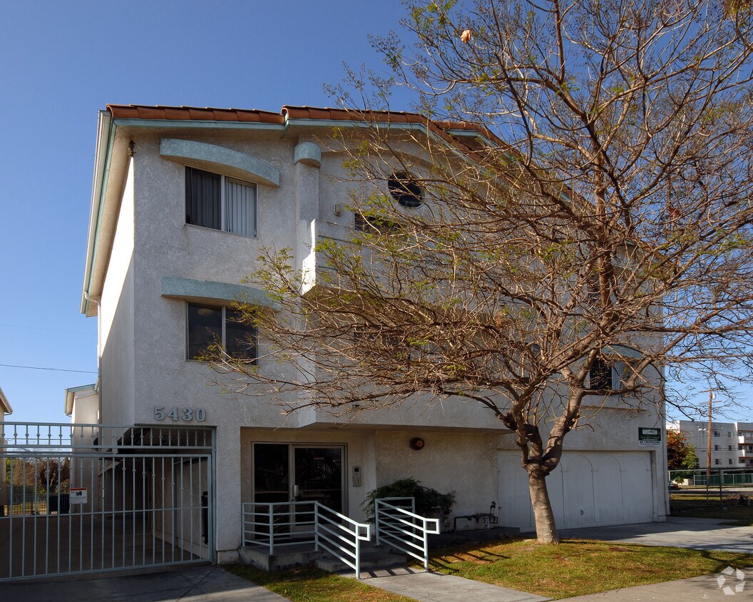 Primary Photo - 5430 W 93rd St
