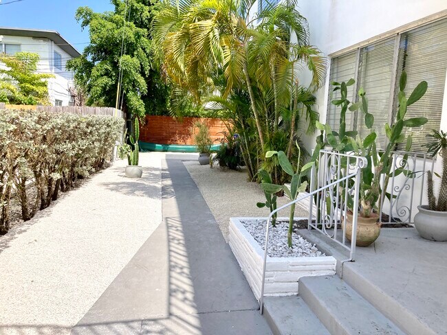 Foto del edificio - 8115 Hawthorne Ave