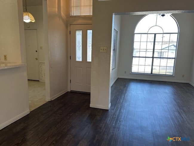 Foto del edificio - 4804 Shawn Dr