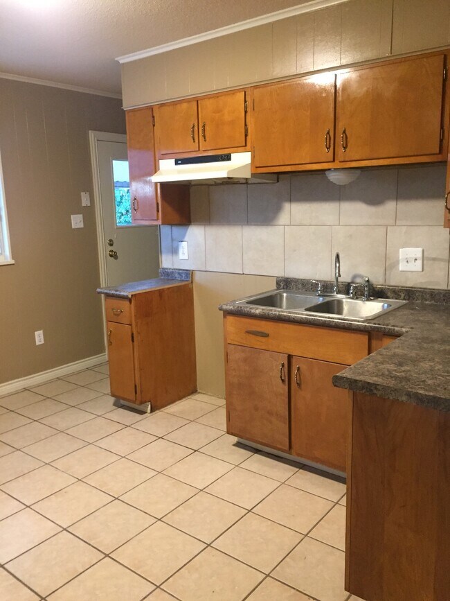 Building Photo - 704 Belmont Dr