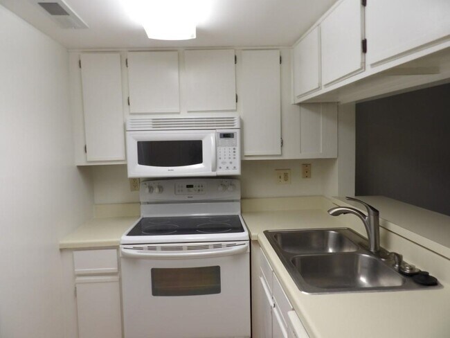 Foto del edificio - 1100 Possum Trot Rd