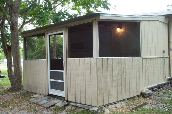 Foto del edificio - 1170 St Clair Shores Rd