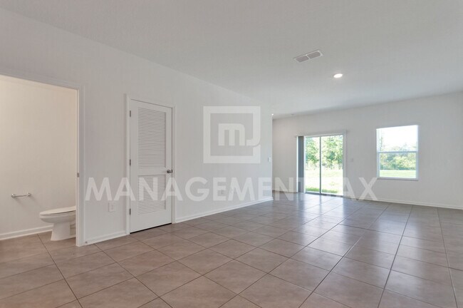 Foto del edificio - 9002 Gifford Dr