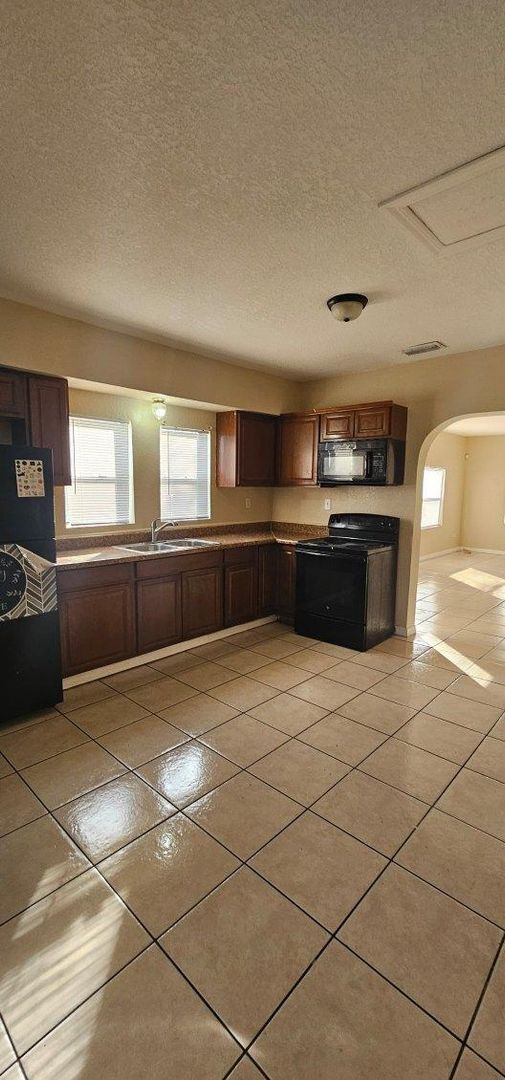 Building Photo - Coming Soon