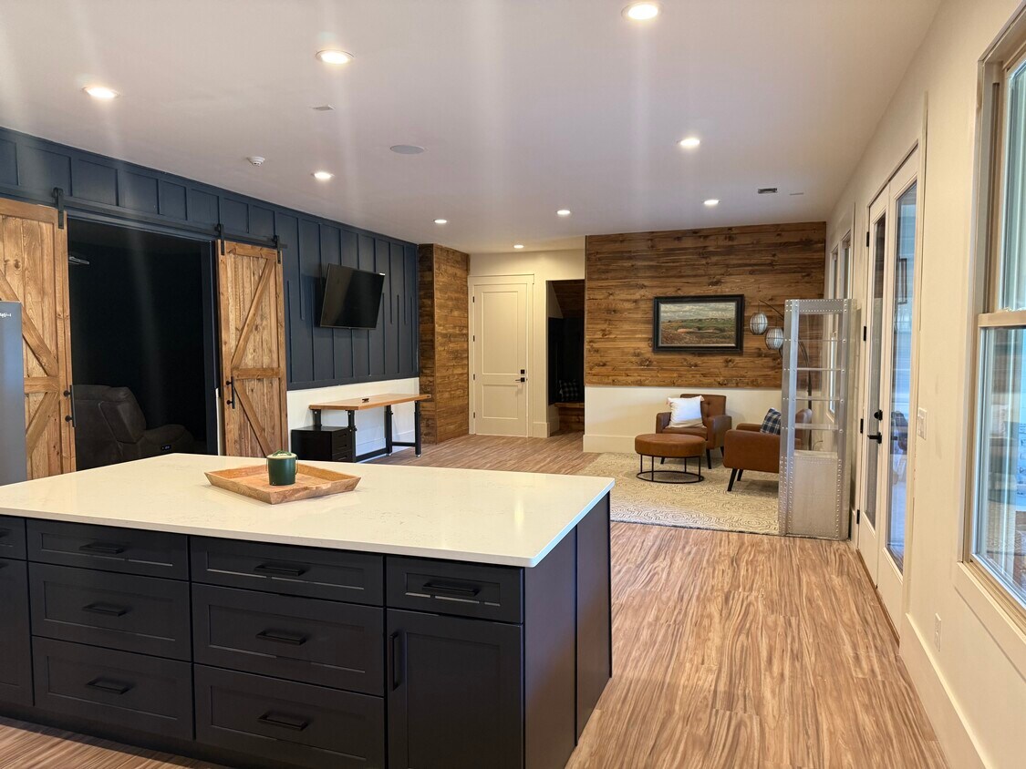 Foto principal - 1031 Pinehurst Dr