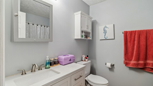Building Photo - 5017 Tangerine Dr