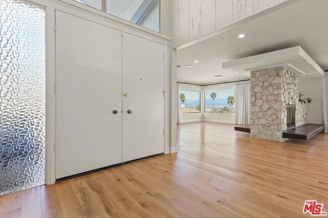 Foto del edificio - 4102 Cloverdale Ave