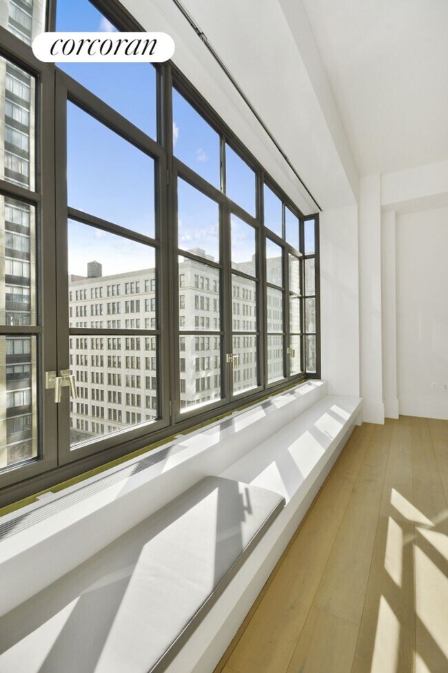 Building Photo - 404 Park Ave S