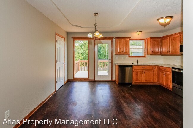 Foto del edificio - 3 br, 3 bath House - 11215 N Ditman Ave