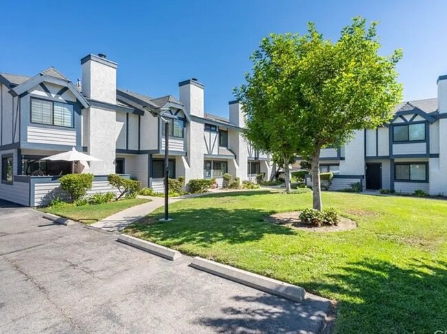 Foto del edificio - 19221 Sherman Way