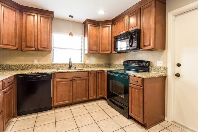 Foto del edificio - 1042 Alpug Ave