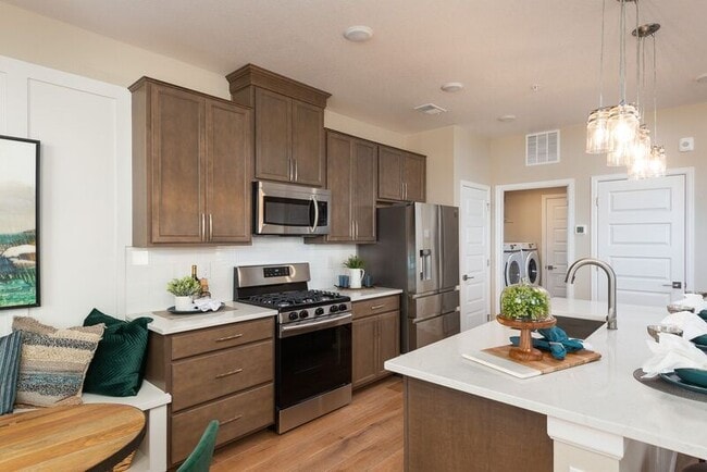 Building Photo - 5762 S Addison Way