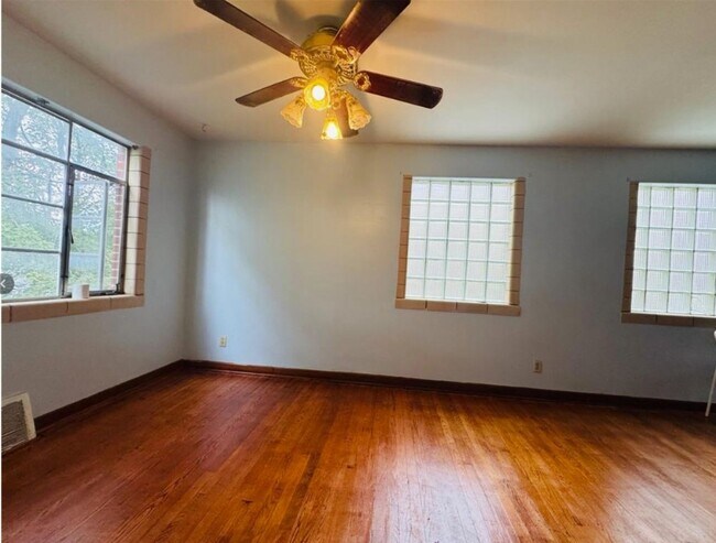 Foto del edificio - 43 Howard Ave