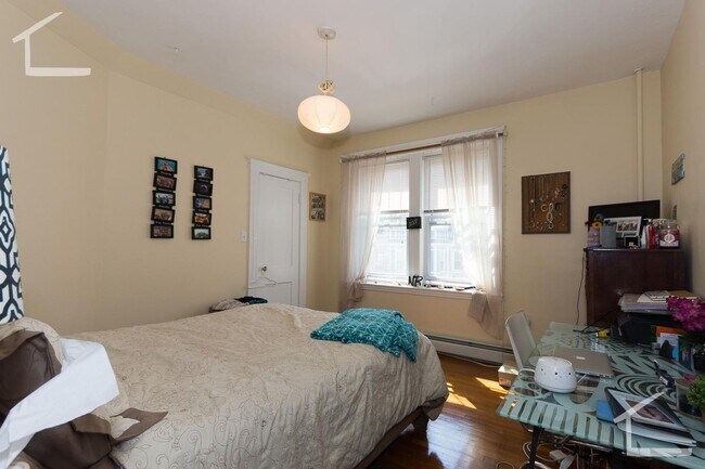 Foto del edificio - Large Renovated Unit in Brighton for June ...
