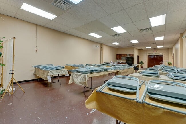 Building Photo - Spring Glen Business Center