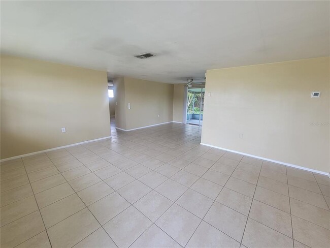 Building Photo - 5424 Shell Dr