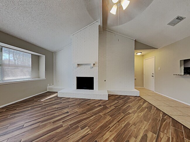 Building Photo - 24111 Spring Towne Dr