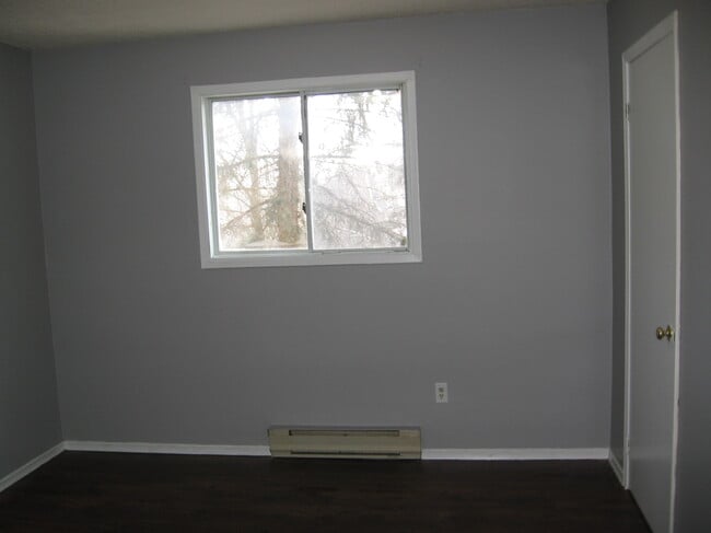 Building Photo - 826 Fairbairn St