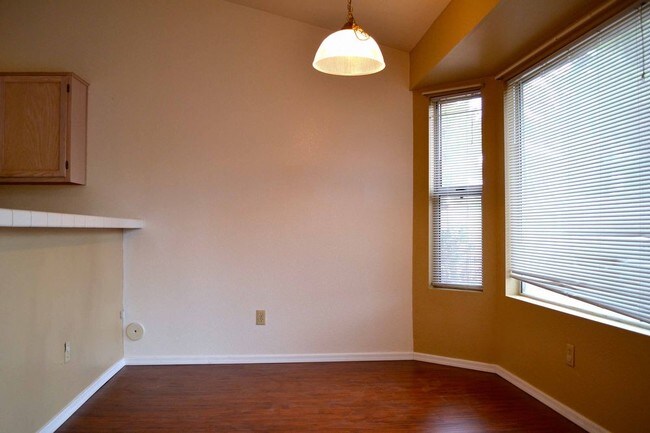 Building Photo - 1050 E Harbor View Dr