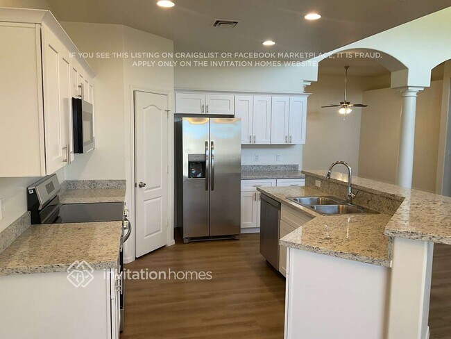 Building Photo - 8620 S 10th Ln