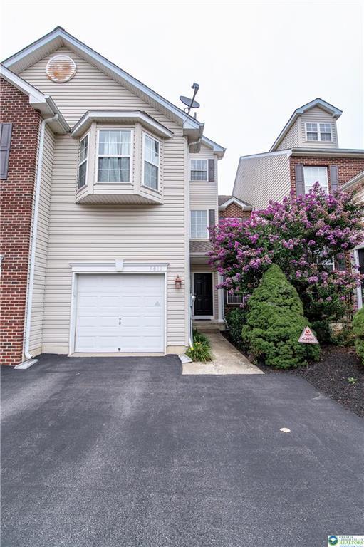 Foto del edificio - 5811 Fresh Meadow Dr