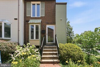 Building Photo - 975 S Taylor St