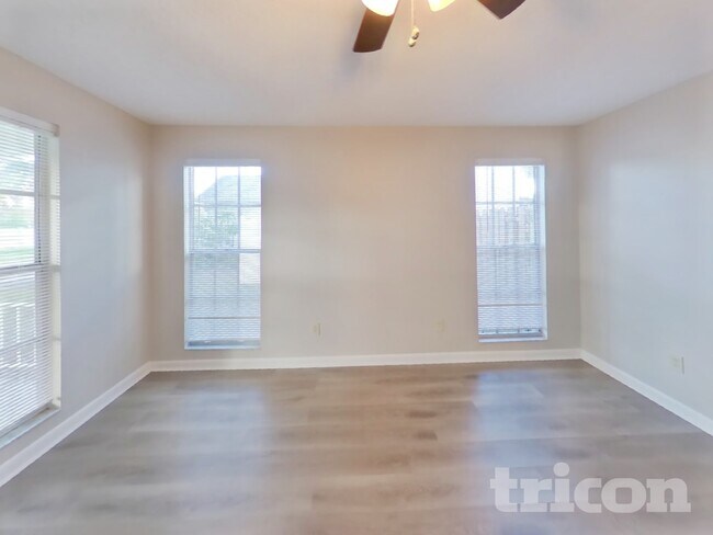 Building Photo - 11011 Greenaire Dr