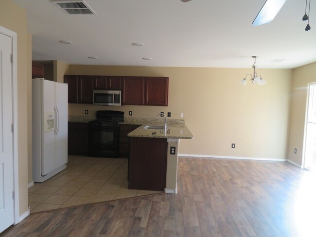 Building Photo - Clean 3 Bedroom, 2.5 Bath Home for Rent