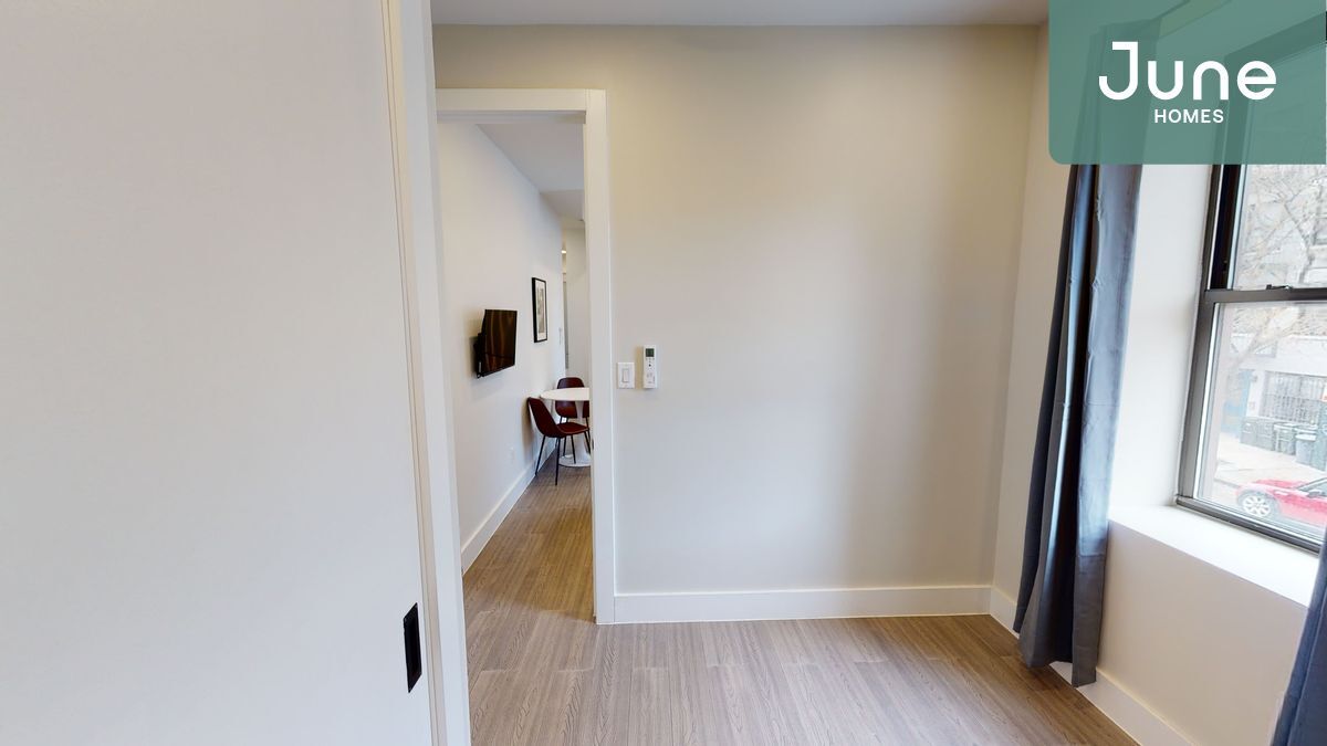 Primary Photo - Full room in 4-bed/2.0-bath Home