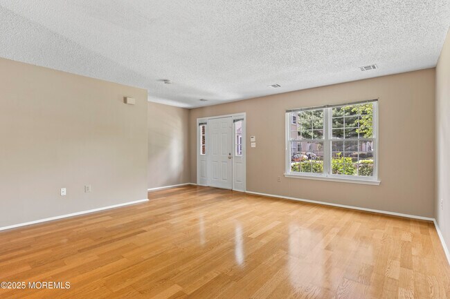Building Photo - 8 Ambrose Ct