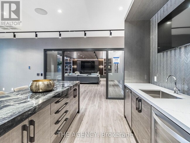 Building Photo - 286 Main St