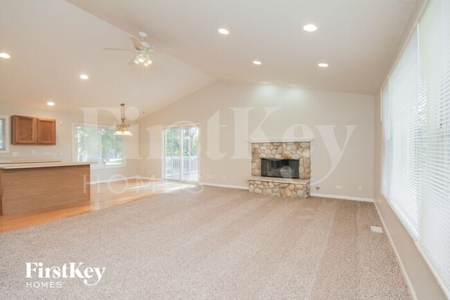 Building Photo - 5096 Maple Hill Dr