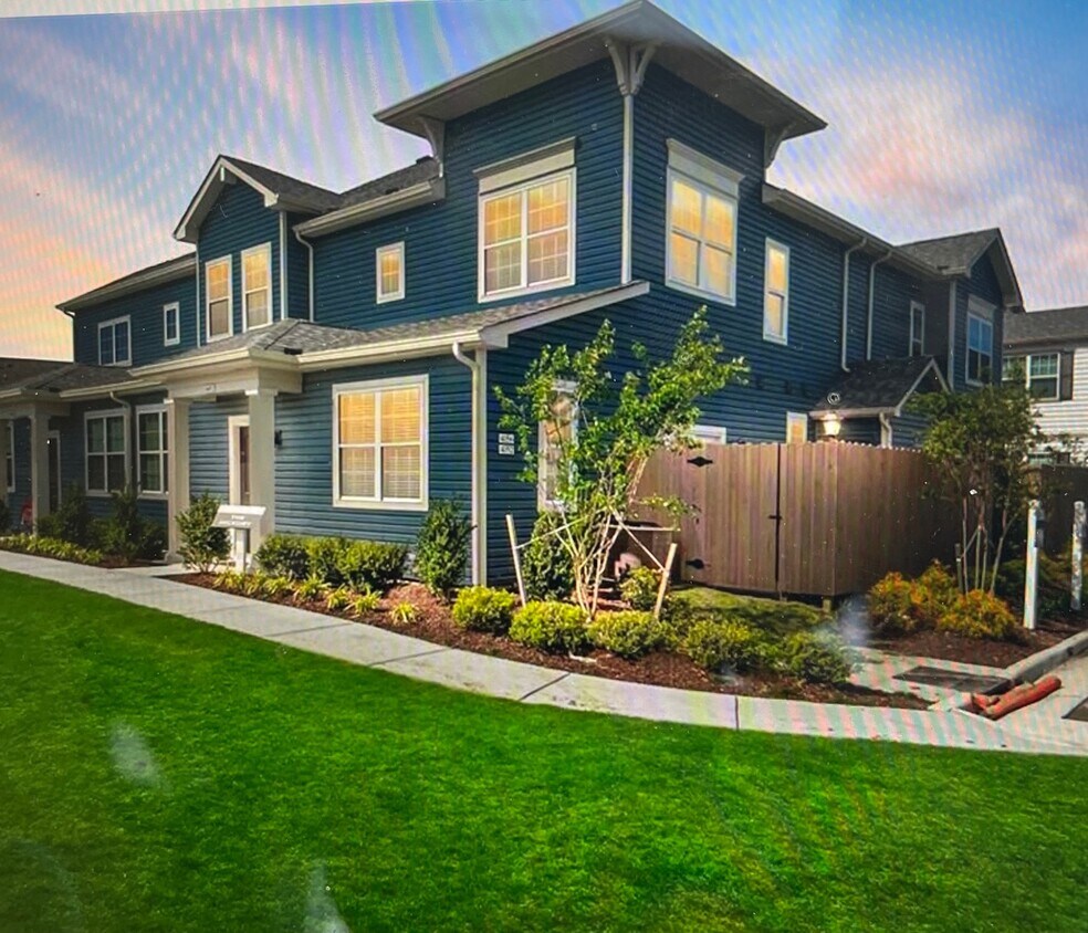 1712 Dresdon Ln, Virginia Beach, VA 23456 Townhome Rentals in