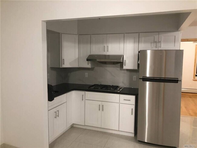 Foto del edificio - 150-45 61st Rd