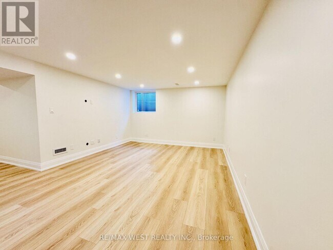 Building Photo - 2 Wichey Rd