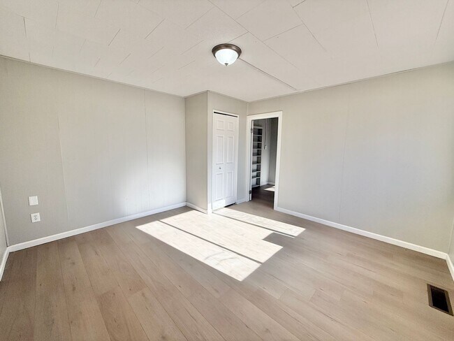 Foto del edificio - 1041 Lake Ave