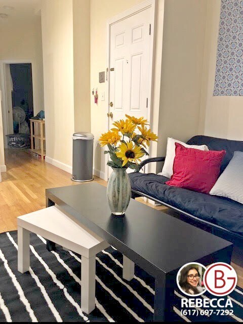 Building Photo - 28 Phillips St