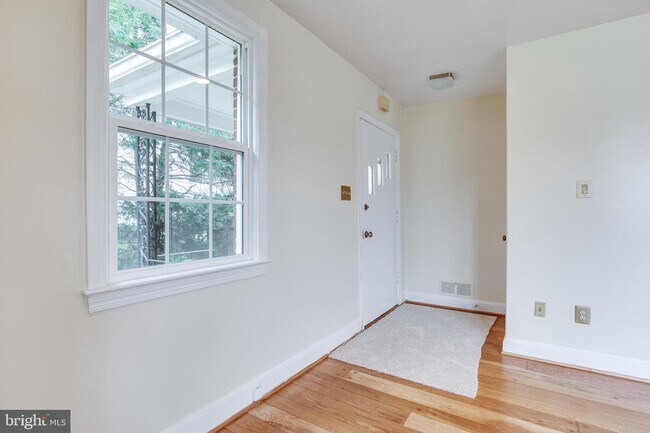 Building Photo - 6529 Chesterfield Ave