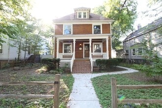 Building Photo - 2006 Darrow Ave