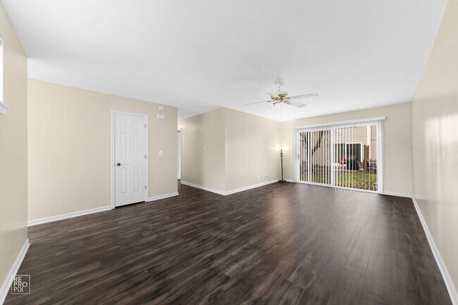 Building Photo - TOTALLY UPDATED  Gorgeous 2 Bed 1 Bath 2 C...