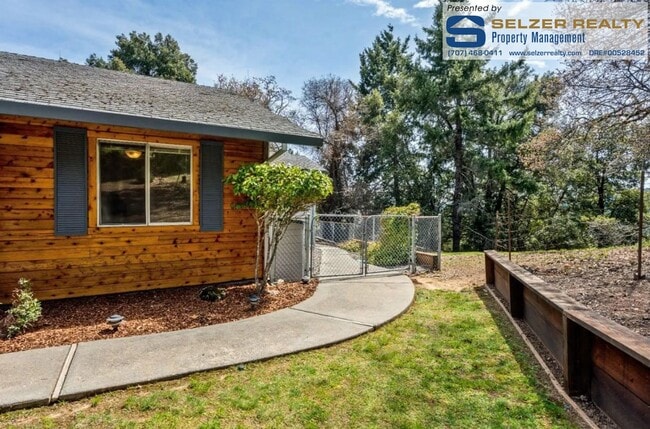 Building Photo - Roomy 3 bd. home in a beautiful Brooktrail...