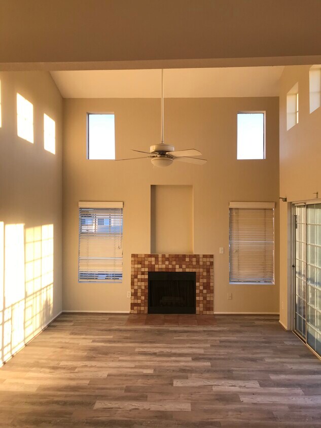 Living Room - 5154 Inglewood Blvd