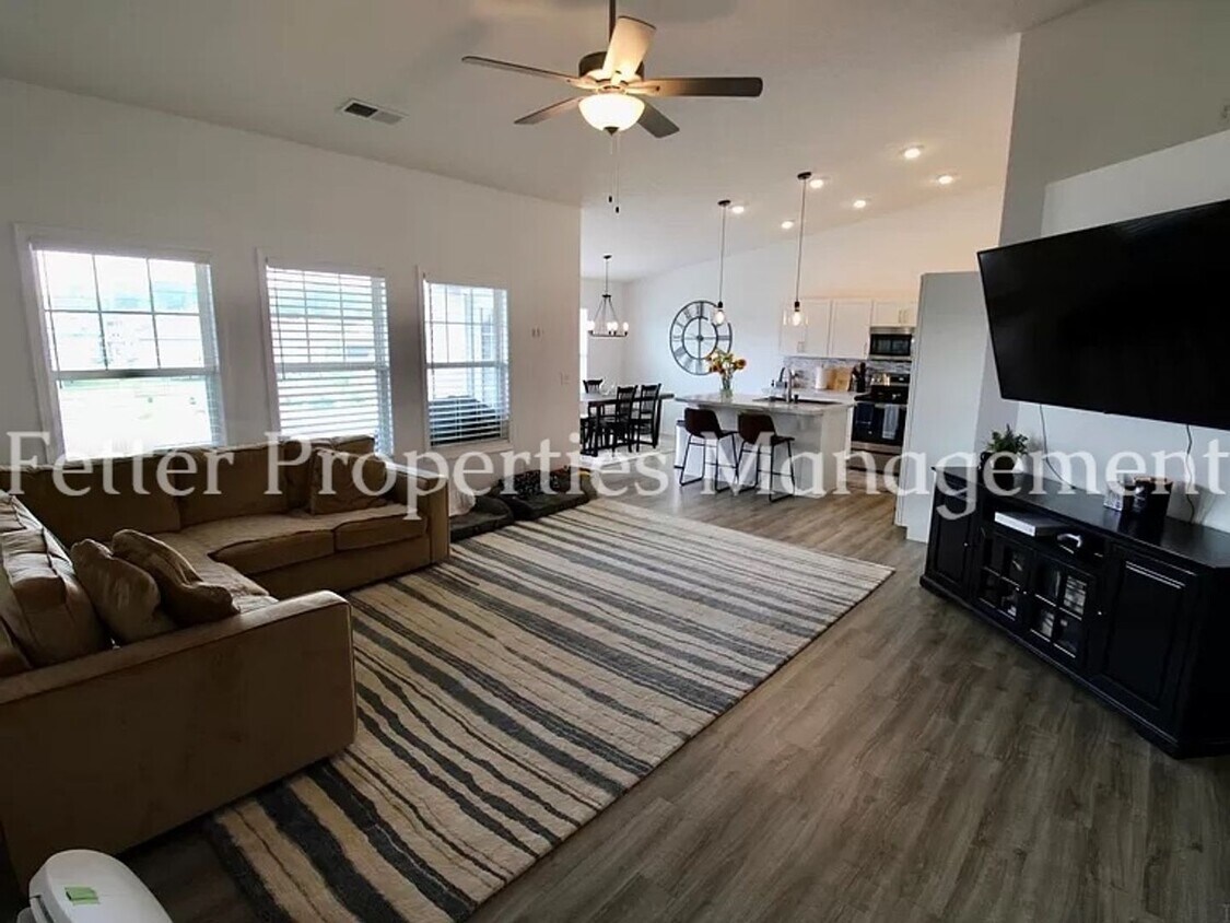 Foto del edificio - 5441 Cameo Dr
