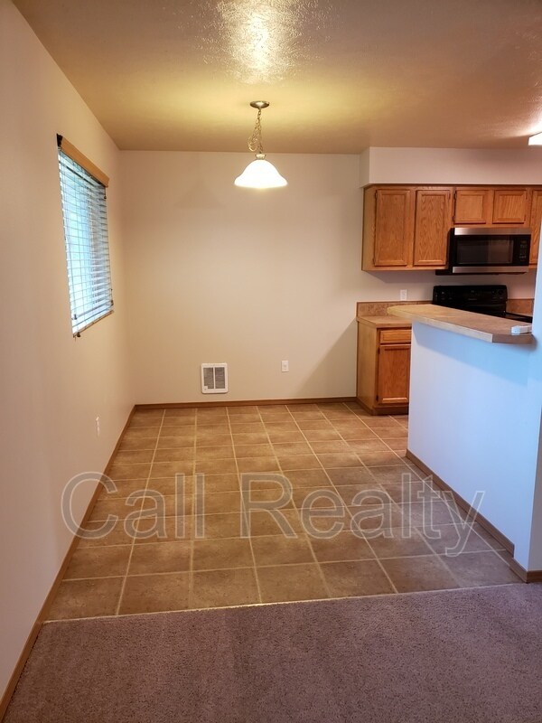 Building Photo - 13424 E Skyview Ave
