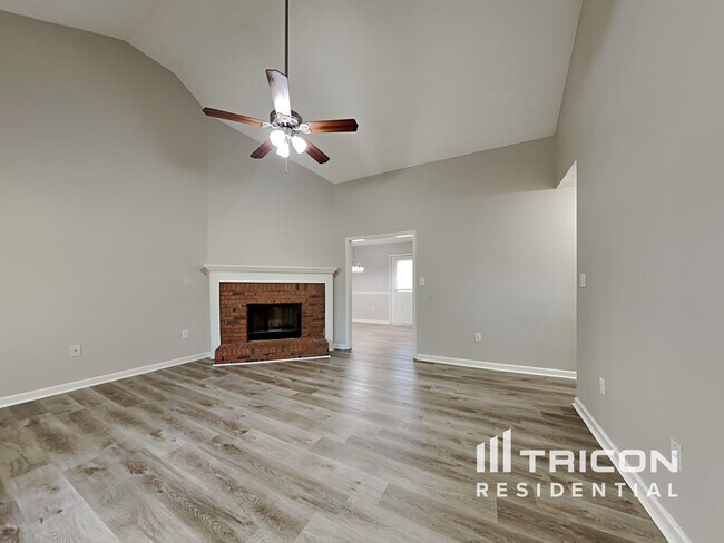 Building Photo - 226 Oakwood Cir