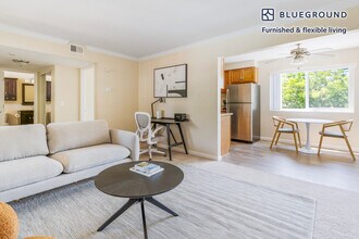 Building Photo - 170 Locksunart Way